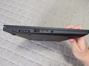 ThinkPad X390　左側面　端子類